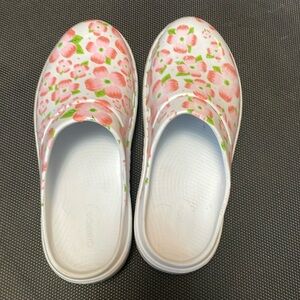 Oofos recovery clogs